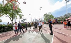 Bayraklı'da Gençlik ve Spor Bayramı için düzenlenen festival renkli görüntülere sahne oldu