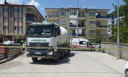 Beton mikserinin altında kalan yaşlı adam hayatını kaybetti