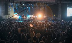 Bornova'da Gençlik Festivali, Grup Seksendört konseriyle final yaptı