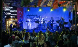 Bornova'nın gençliği var: 19 Mayıs Festivali coşkuyla başladı