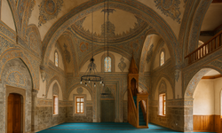 Çeşnigir Camii: Manisa'nın En Zarif ve Az Bilinen Camilerinden Biri! İç Süslemeleri Büyüleyici!