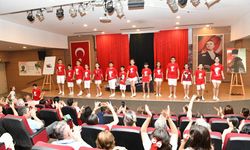 Çiğli'de "Aynı Gemideyiz Oratoryosu" ayakta alkışlandı