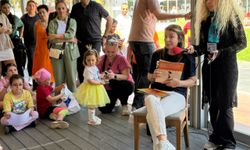 Çiğli'de minik okurlar, yazarlarla buluştu: Edebiyatın büyülü dünyasına adım atıldı