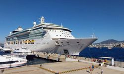 Dev kruvaziyerle gelen turistler Bodrum'u ziyaret etti