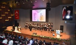 Dikili'de küçük yıldızlar sahne aldı: Ezgiler minik yüreklerden taştı