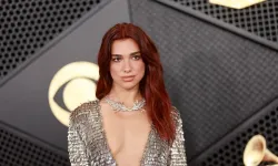 Dua Lipa'nın şeffaf elbisesi göz kamaştırdı