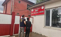 Düğün salonunda yakayı ele verdi: Firari hükümlü sazıyla sahnede yakalandı!
