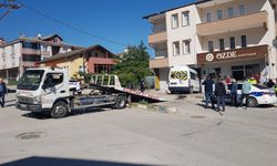 Facianın eşiğinden dönüldü: Freni boşalan öğrenci servisi iş yerine daldı!