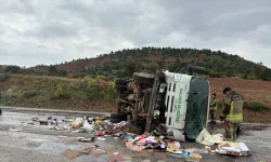 Feci kaza! Belediyenin çöp kamyonu devrildi: 1 ölü, 1 yaralı