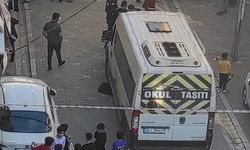 Feci trafik kazası: 5 yaşındaki çocuk servisin altında kaldı!