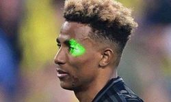 Fenerbahçe-Beşiktaş derbisinde lazer skandalı: Taraftar gözalına alındı!