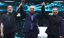 GENÇFEST'te sürpriz buluşma: Erdoğan, Sagopa ve Ferhat Göçer ile el ele sahnede!