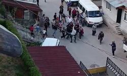 Gerilim sokağa taştı: Tuğla ve yumruklarla kavga kameralara yansıdı!