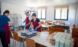 Güzelbahçe'de acıya ortak hizmet: Taziye evlerine yemek desteği