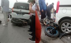 Hafif ticari araç motosiklete çarptı: Ağır yaralı var...
