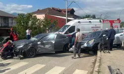 İki otomobilin çarpışması sonucu 4 kişi yaralandı