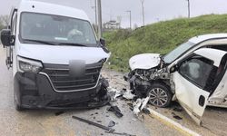 İşçileri taşıyan servisin kaza yapmasıyla 13 kişi yaralandı