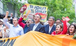 İzmir'de 1 Mayıs coşkusu: "Bu ülke emekle güzelleşecek"
