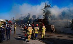İzmir'de fabrikada korkutan yangın: Dumanlar gökyüzünü kapladı!