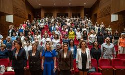 İzmir'de Hemşireler Haftası bilimsel bir etkinlikle kutlandı