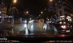 İzmir'de korku dolu anlar! Trafikte döner bıçağı ile saldırdı