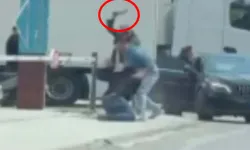 İzmir'de trafikte tartıştığı kişiye satırla saldıran maganda tutuklandı