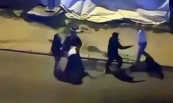 Kadına şiddet kamerada: 2 erkek tarafından sokak ortasında darbedildi