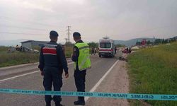 2 otomobil kafa kafaya çarpıştı, 3 kişi hayatını kaybetti 1 kişi yaralandı