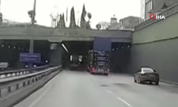 Kapağı açık unutulan kamyon, seyir halindeyken tünele çarptı