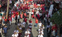 Karşıyaka'da 19 Mayıs coşkusu meydanlara sığmadı