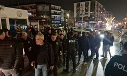 Otobüs durağında kavga çıktı 2 kişi yaralandı