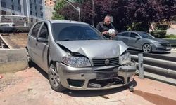 Kırmızı ışıkta bekleyen araca otomobil çarptı, 5 kişi yaralandı