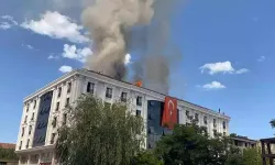 Kız öğrenci yurdunun çatısında yangın çıktı