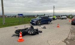 Korkunç kaza: Motosiklet ile otomobil çarpıştı, yaralılar var!