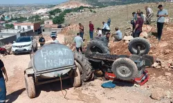 Korkunç kaza! Devrilen traktörün altında kaldı