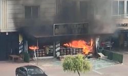 Korkutan yangın: Patlama sesleri mahalleyi ayağa kaldırdı, alevler metrelerce yükseldi!