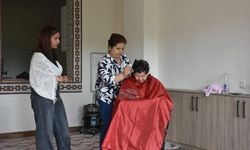 Köy köy dolaşıp gönülleri kazanıyor
