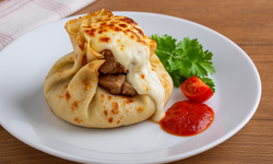 Manisa Bohça Kebabı: Kuzu Etinin Kreple Buluştuğu Bu Saray Lezzetini Denemelisiniz!