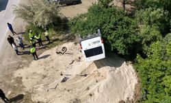 Otomobil ile çarpışan minibüs ters döndü 3 kişi yaralandı