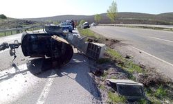 Minibüs takla attı: 1 ölü, 2 yaralı