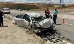 Otomobilin kamyona çarpmasıyla 1 kişi hayatını kaybetti