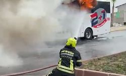 Panik dolu anlar: Yolcu otobüsü seyir halindeyken alev aldı!