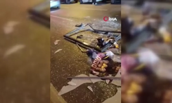 Reklam panosuna çarpan hafif ticari araç refüjü aşarak karşı şeride geçti