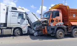 Sanayi bölgesinde korkunç kaza! Kamyon önüne gelen aracı ezdi