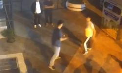 Sokak ortasında tekmeli yumruklu kavga