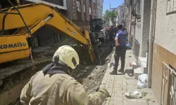 SON DAKİKA | Bayrampaşa'da yol çöktü: 1 işçi göçük altında