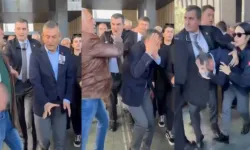 SON DAKİKA |  CHP Lideri Özgür Özel, AKM çıkışında saldırıya uğradı