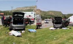 SON DAKİKA | İki araç kavşakta çarpıştı: 3'ü çocuk çok sayıda yaralı var