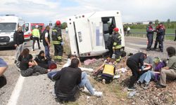 SON DAKİKA | Yolcu otobüsü devrildi: 13 yaralı