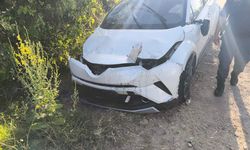 Takla atan araçtan çıkıp kaçtı